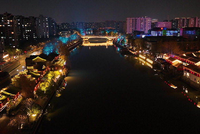 ����ҹ�ε���˸��