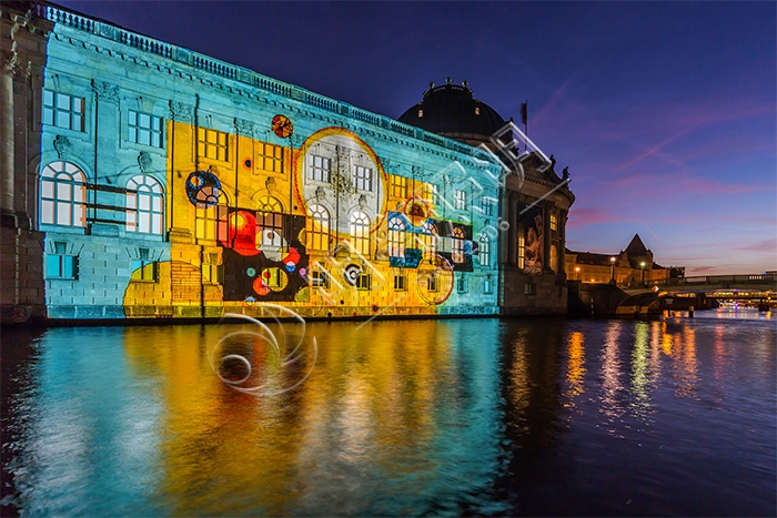 ȫϢ����ͶӰ