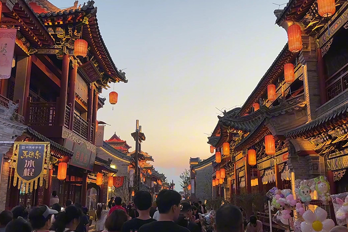 ��8ͷ���������ҹ���������̰���