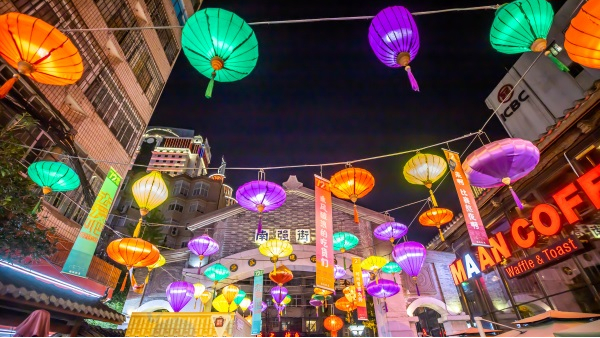 ��ҵ�ֵ���˸��������̵Ķ����ִ�