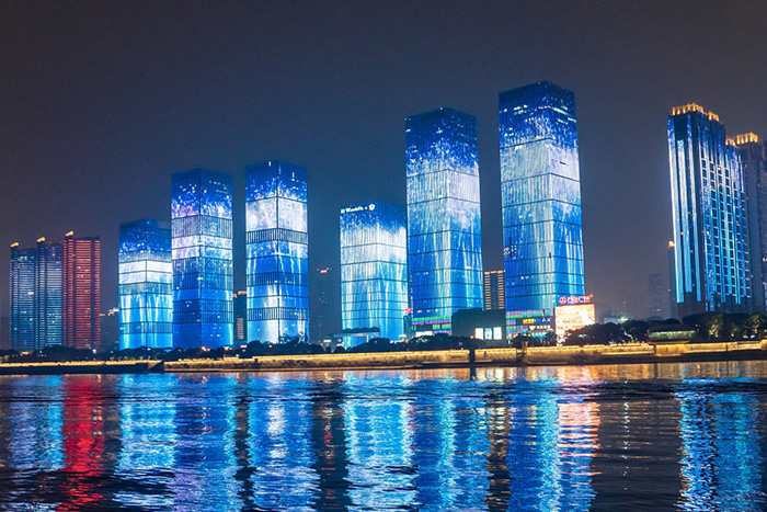 �˹��������������̣��ǻ۹�Ӱ�µ�δ����������