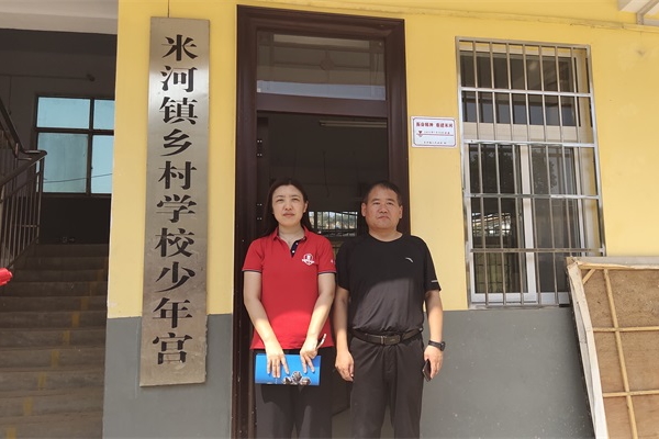 ��8ͷ�����������˾�����׺���СѧУ����Ӱ