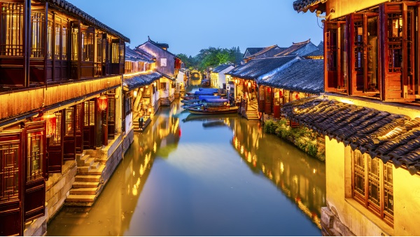 ���⾰����������������������������