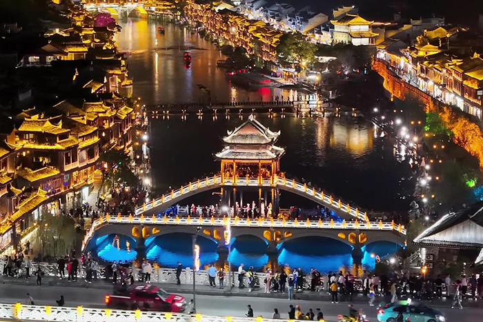 �������˸������