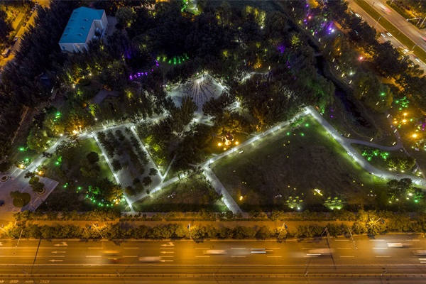 �������˸������