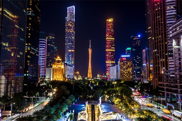 ����˸����˾