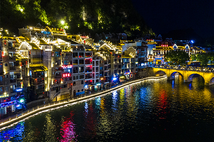 ѧ�ὲ���£�������Ϊ���õ���˸���ر����գ�