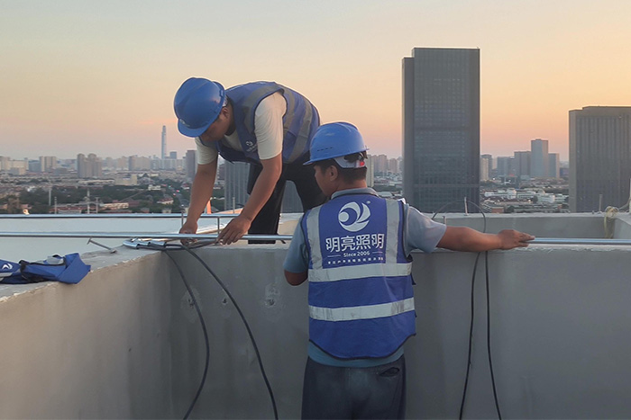 ��8ͷ���������ʩ���Ŷ�