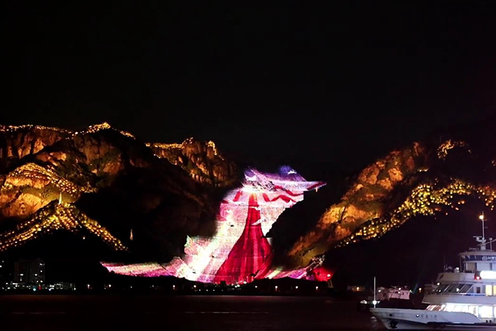 ɽ�����˸������