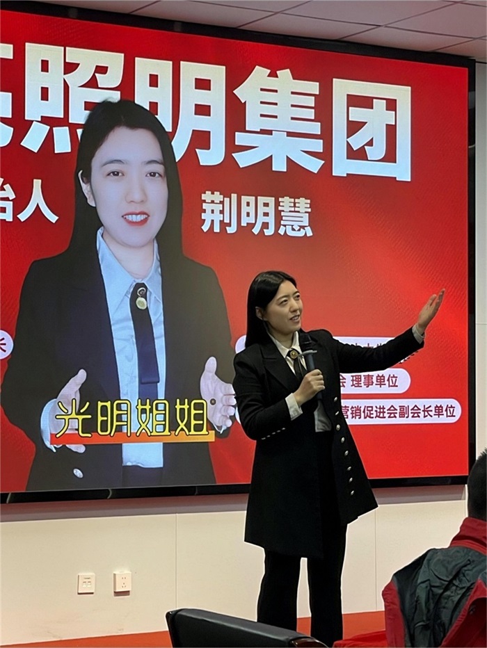 ��8ͷ���������������˾�������۾��и����ݽ�