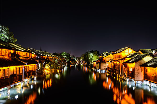 ��������ʩ��-ͻ������ҹ����ɫ