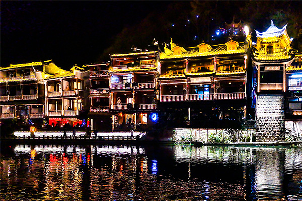 ����˸������