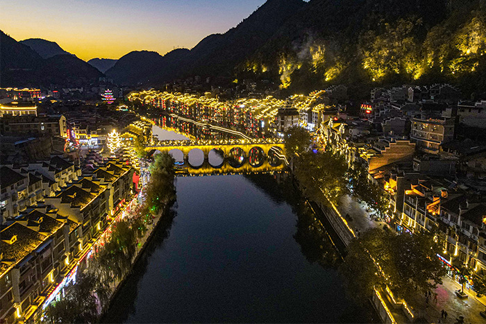 ҹ������˸������