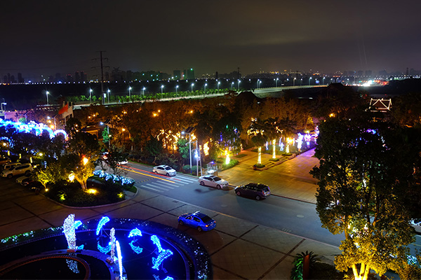 ��԰����˸�����