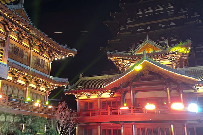 ����ҹ�ε���˸��