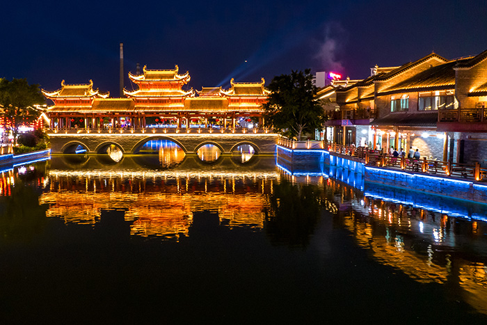 ����ҹ�ε���˸��