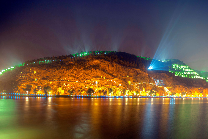 ɽ����������