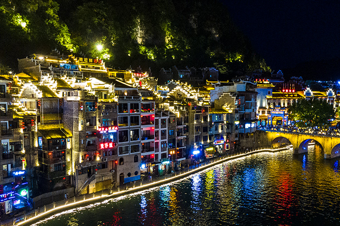 �������˸������