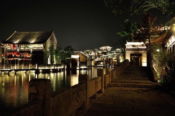 ��ɫС����������