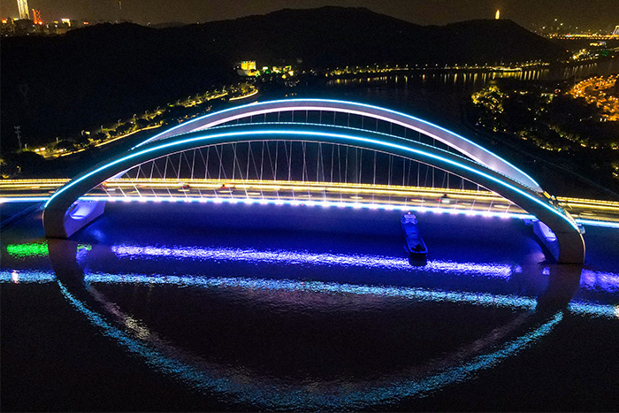 ����˸�����