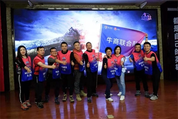 ��8ͷ�����������˾��������(��)111����ػ�ɳĮ��ս��