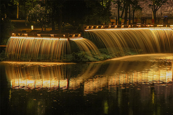 �Ӱ��������