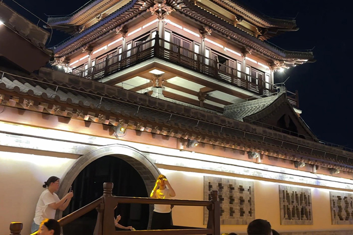 ��8ͷ���������8ͷ����һ����̰���