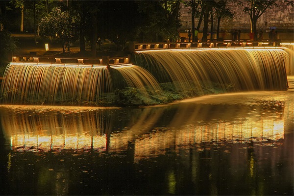 ���۵���˸��