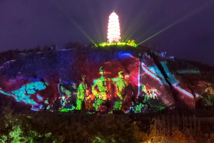 ɽ��ҹ������˸��